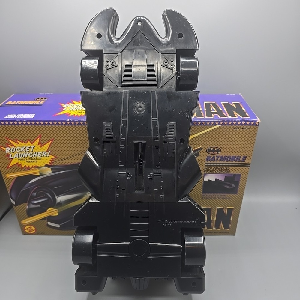 1989 Toy Biz Batman Batmobile w/ Rocket Launcher + Armor Cocoon & Box - Picture 12 of 16
